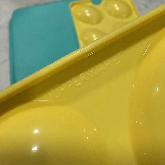 1980’s Tupperware Deviled Egg Tray Keeper Carrier Teal & Yello USA Vintage 4 Pc. - Picture 8 of 10
